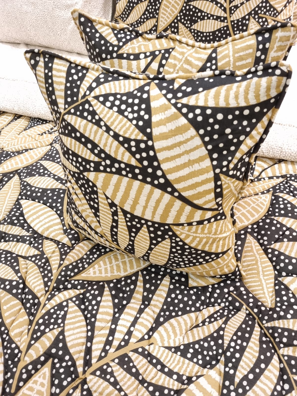 IV399 Cotton Comforter Set - Light Filling