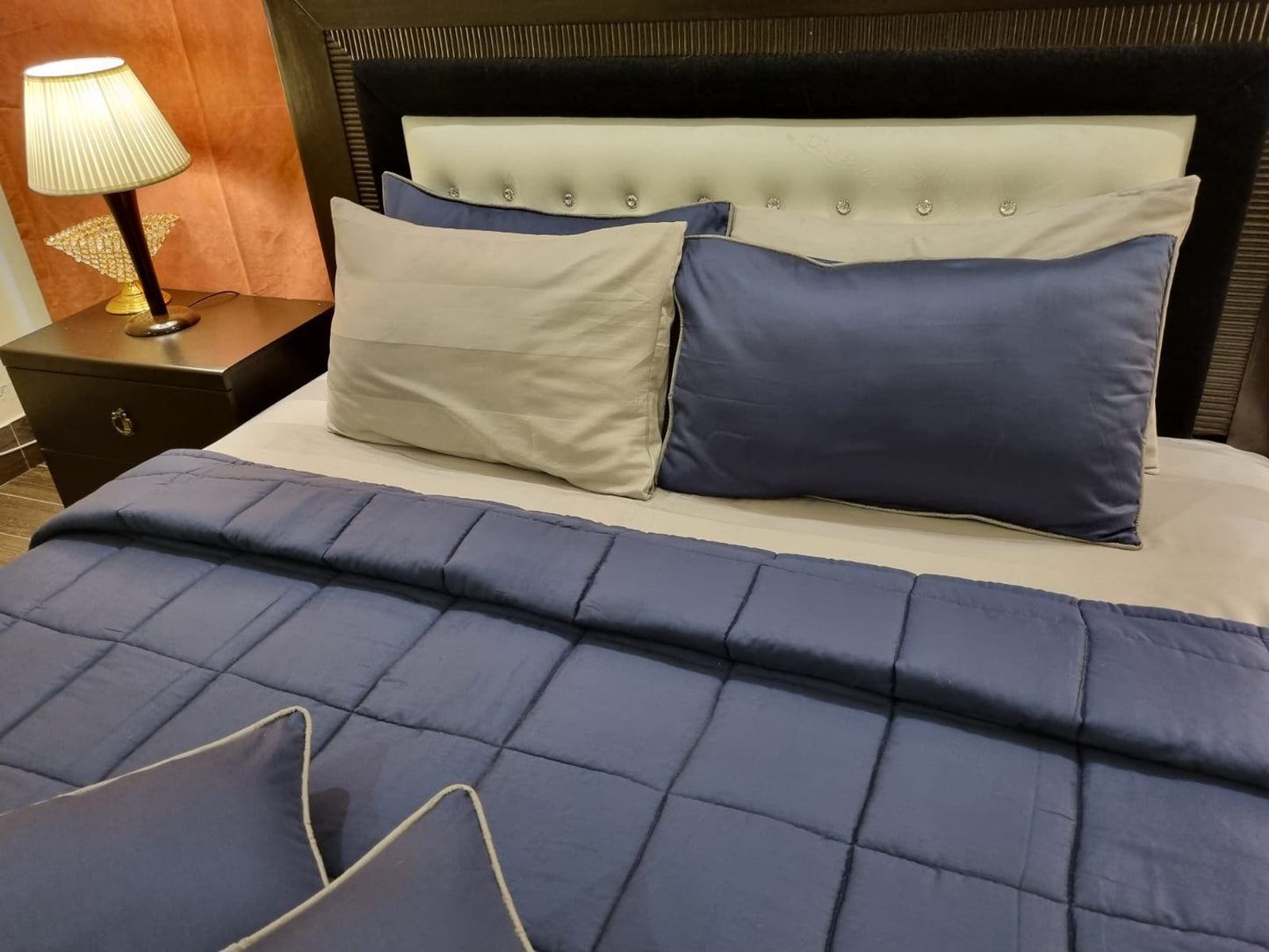 IV523 Luxury Cotton Satin Comforter Set - Light Filling