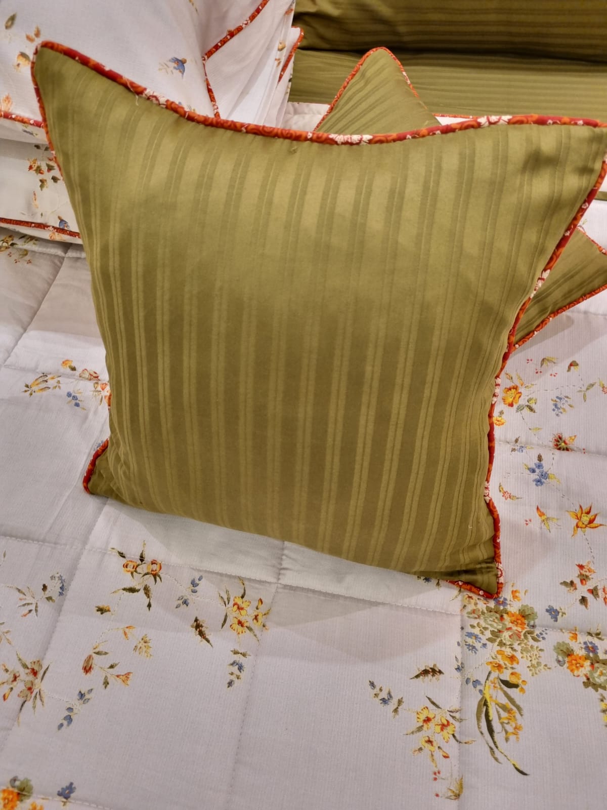 IV441 Luxury Cotton Satin Comforter Set - Light Filling