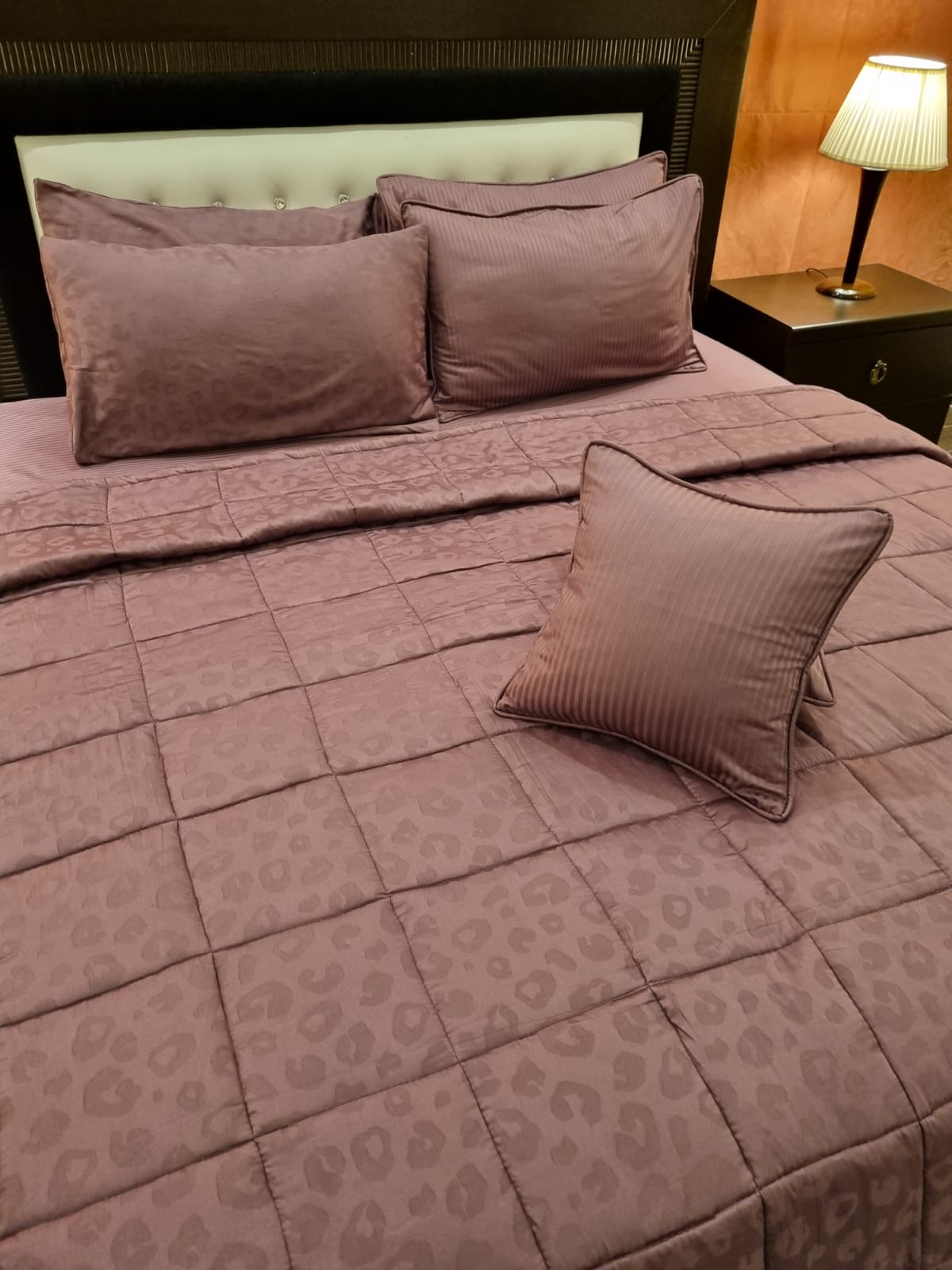 IV522 Luxury Cotton Satin Comforter Set - Light Filling