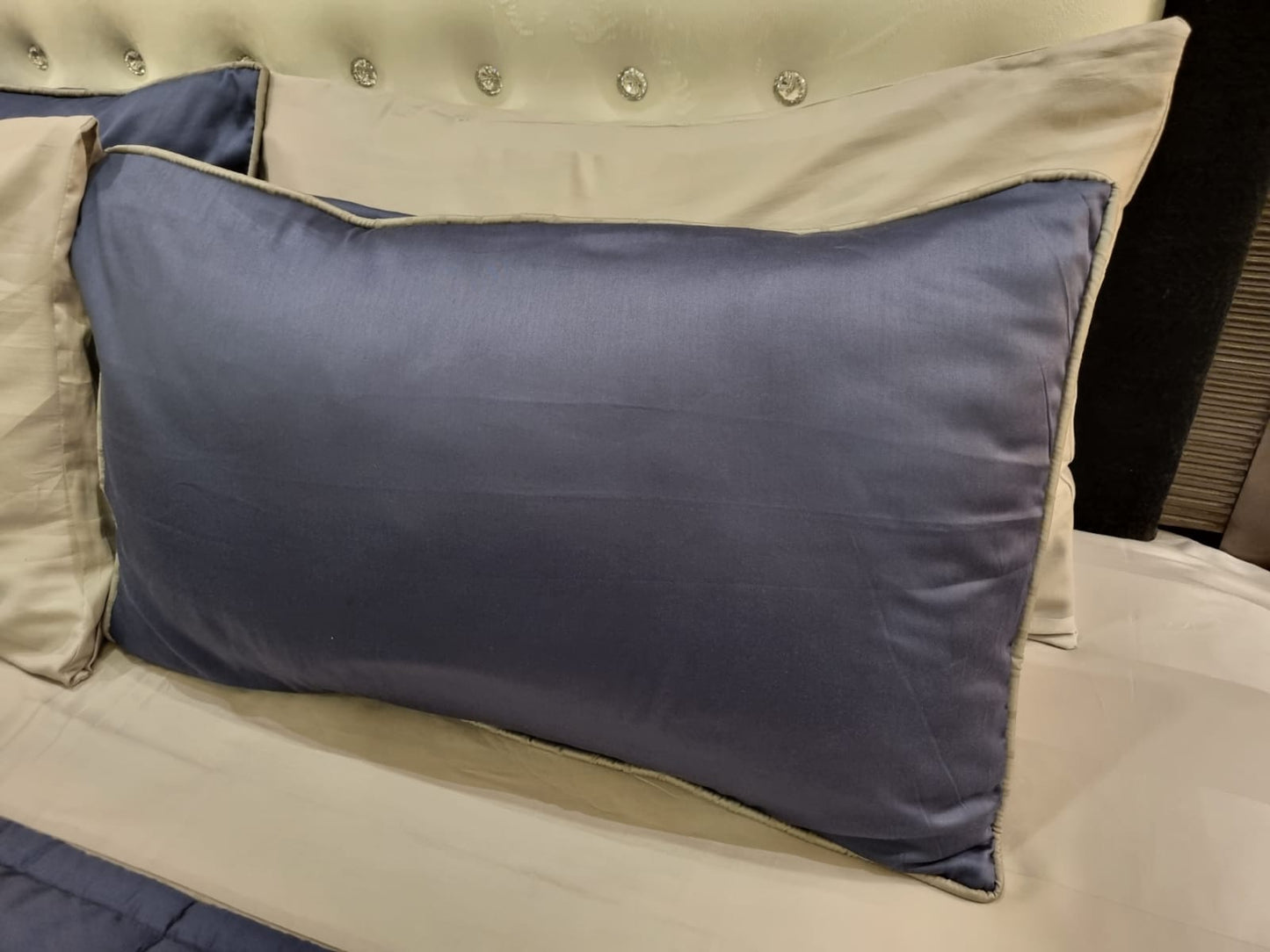 IV523 Luxury Cotton Satin Comforter Set - Light Filling