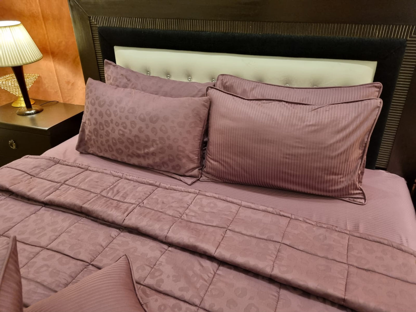 IV522 Luxury Cotton Satin Comforter Set - Light Filling