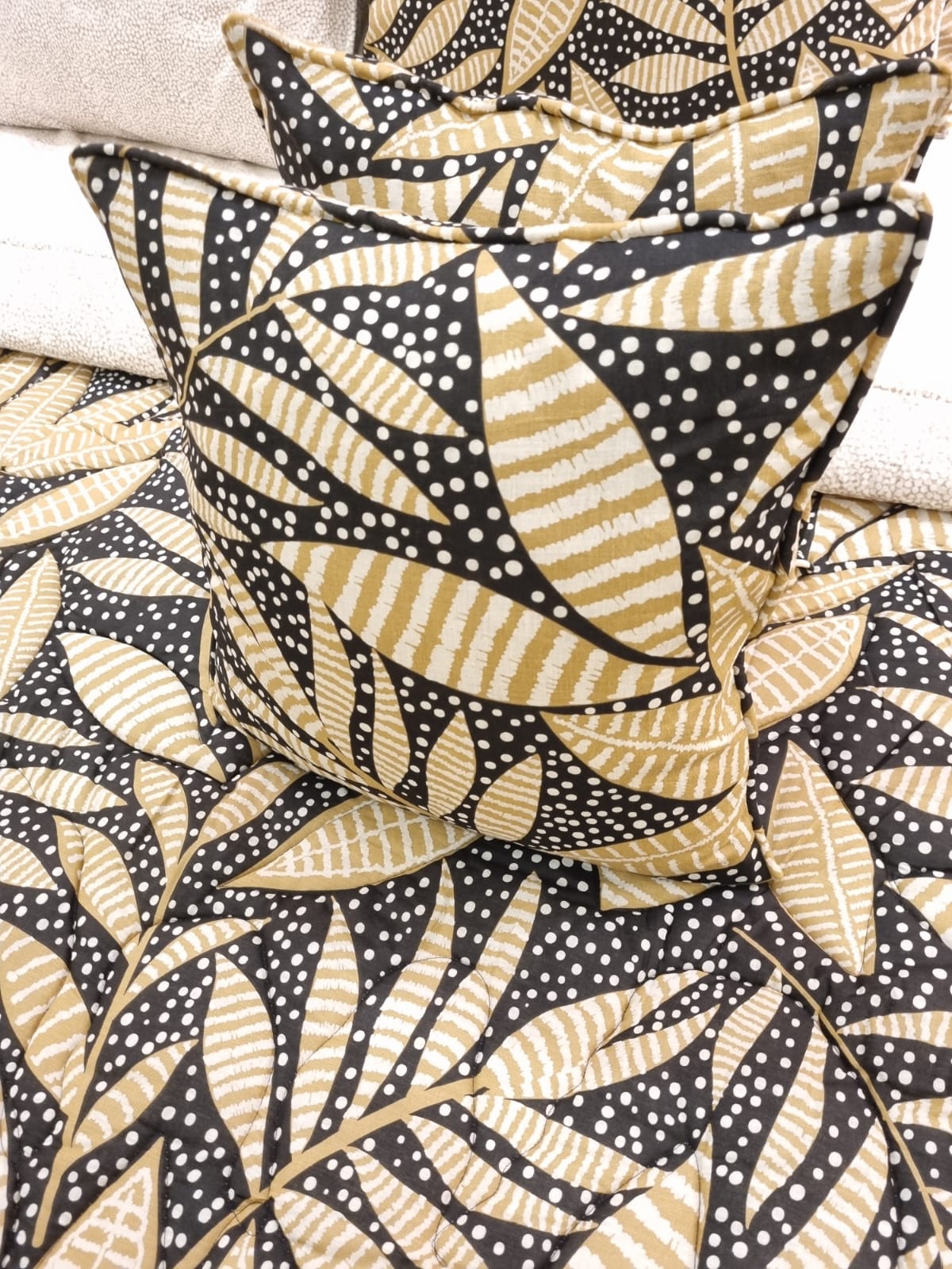 IV399 Cotton Comforter Set - Light Filling