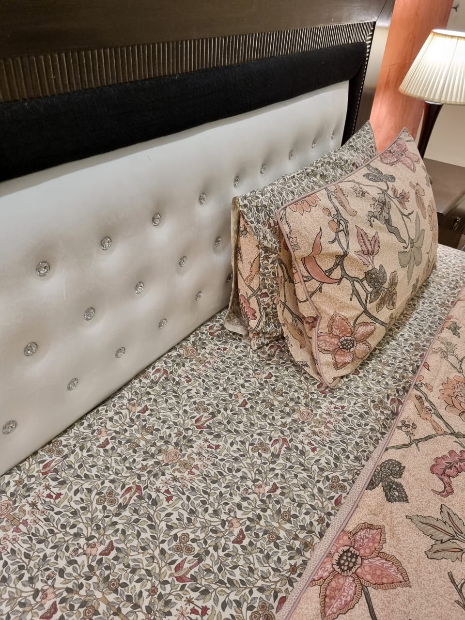 IV513 Cotton Comforter Set - Light Filling