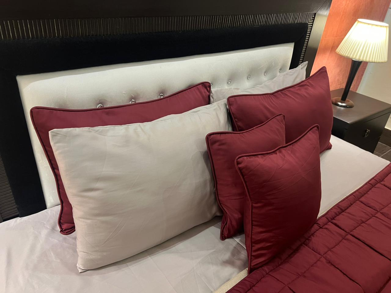 IV569 Luxury Cotton Satin Comforter Set - Light Filling