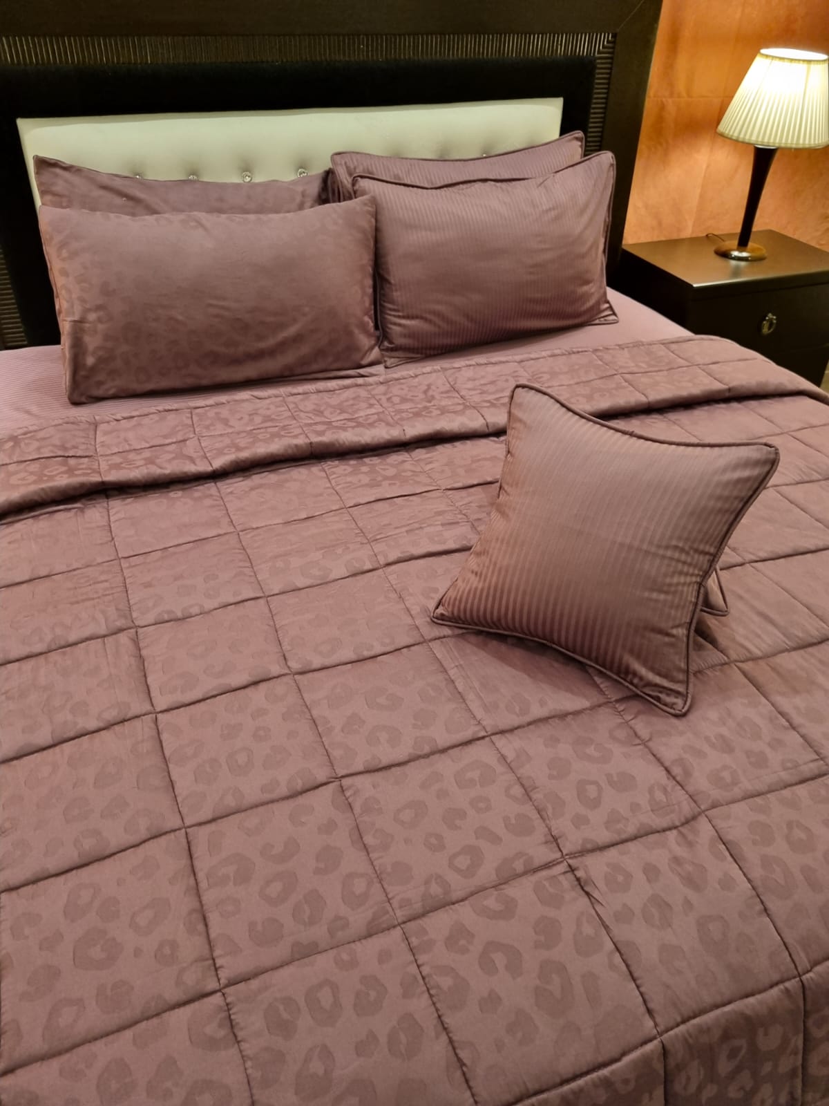 IV522 Luxury Cotton Satin Comforter Set - Light Filling