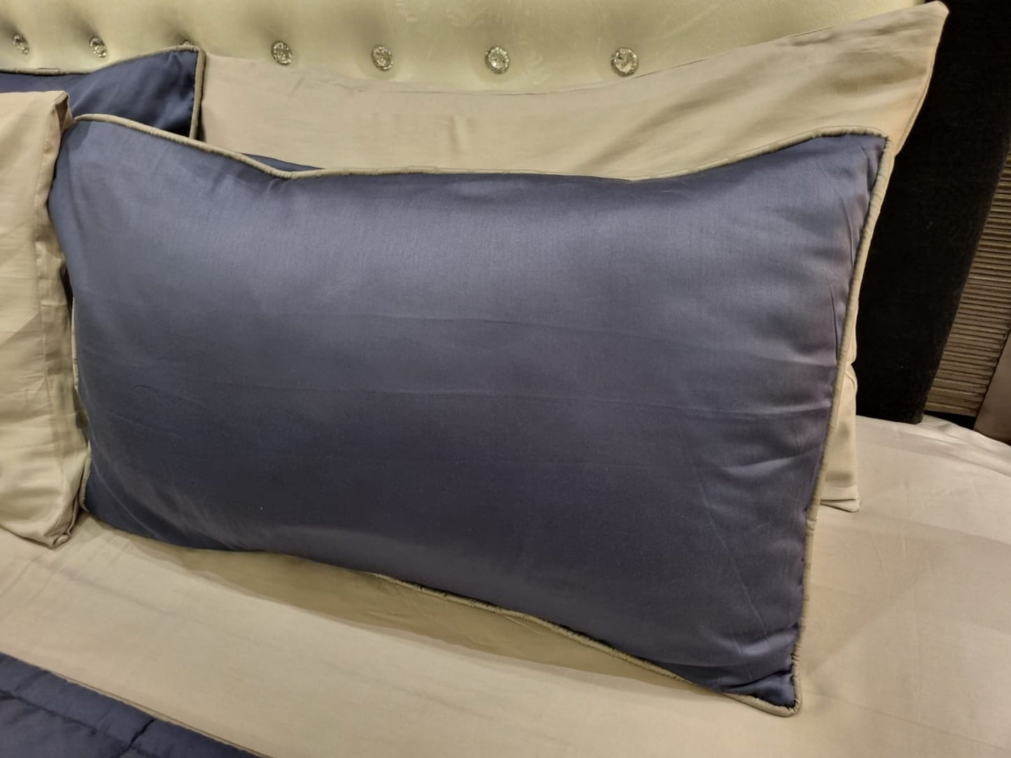 IV523 Luxury Cotton Satin Comforter Set - Light Filling