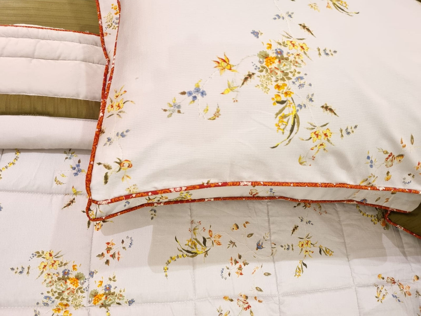 IV441 Luxury Cotton Satin Comforter Set - Light Filling