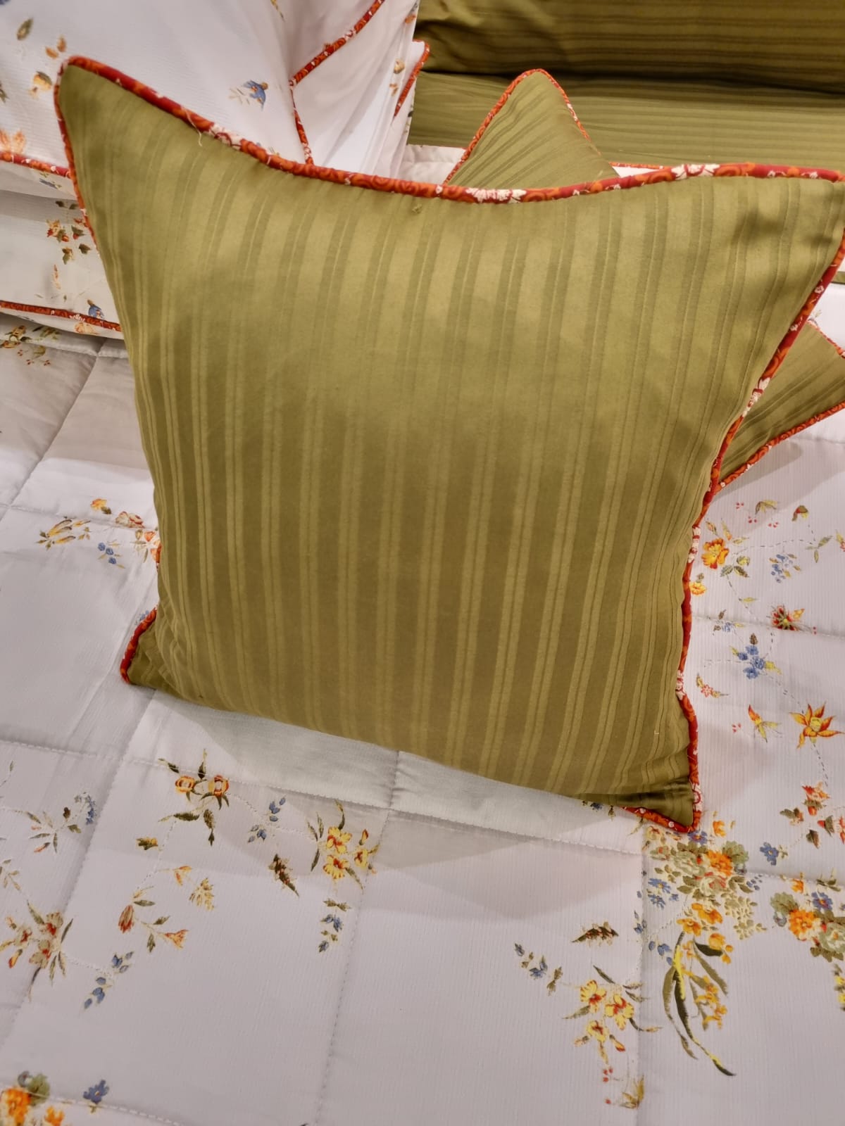 IV441 Luxury Cotton Satin Comforter Set - Light Filling