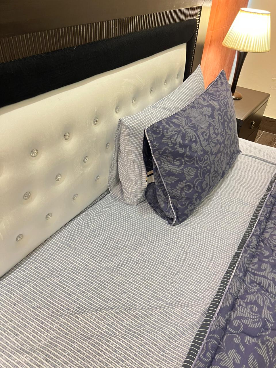 IV558 Cotton Comforter Set - Light Filling