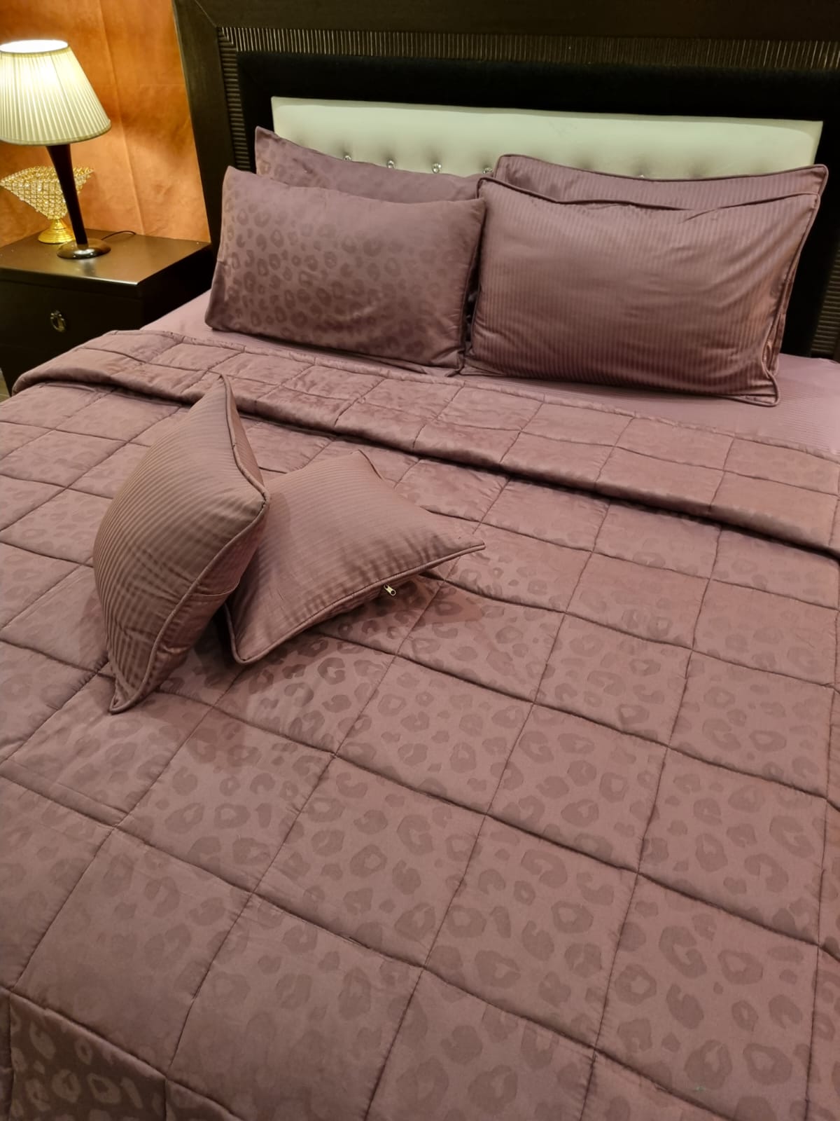 IV522 Luxury Cotton Satin Comforter Set - Light Filling