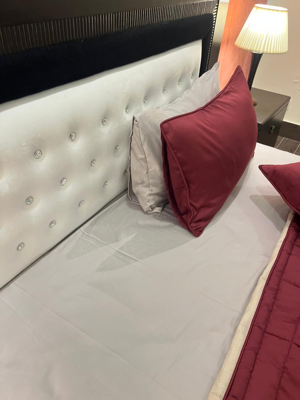 IV569 Luxury Cotton Satin Comforter Set - Light Filling