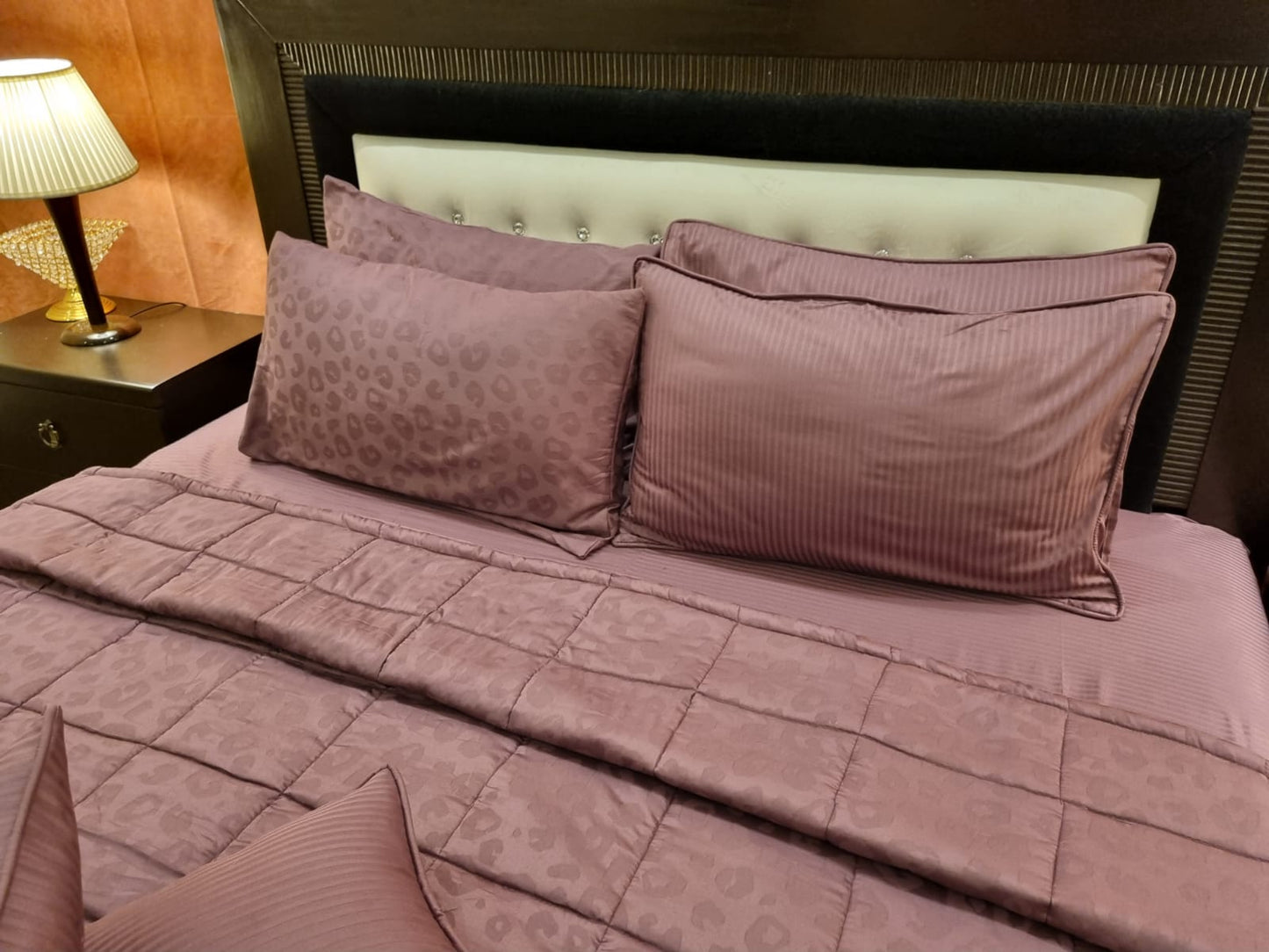 IV522 Luxury Cotton Satin Comforter Set - Light Filling