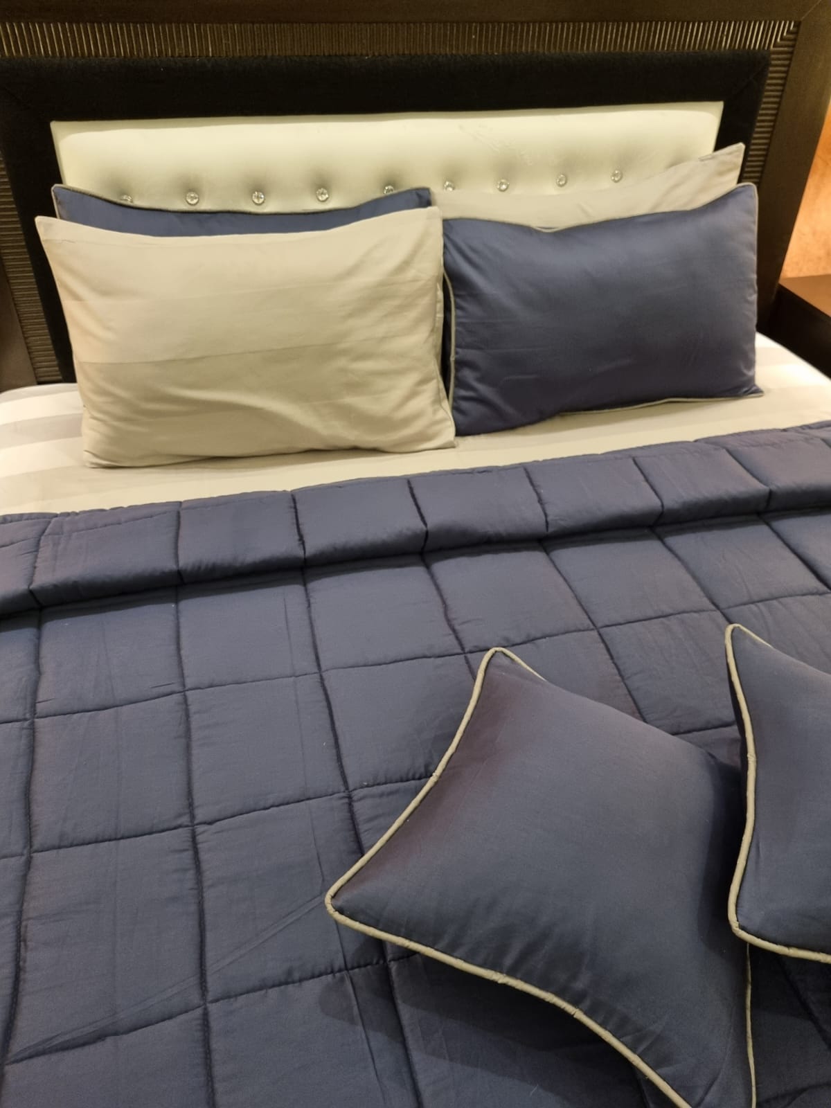 IV523 Luxury Cotton Satin Comforter Set - Light Filling