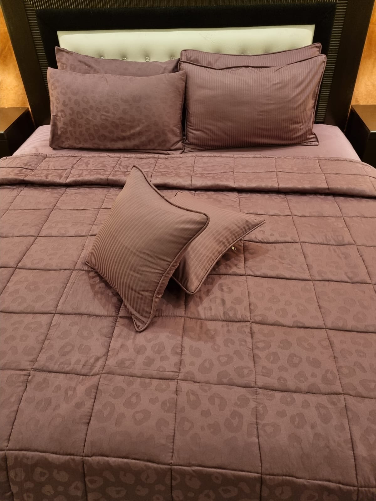 IV522 Luxury Cotton Satin Comforter Set - Light Filling