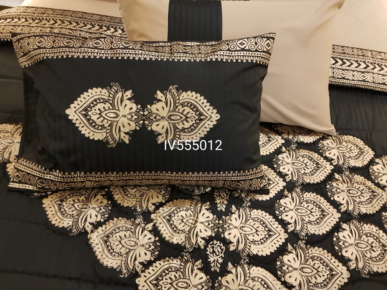 IV555012 Luxury Comforter Set