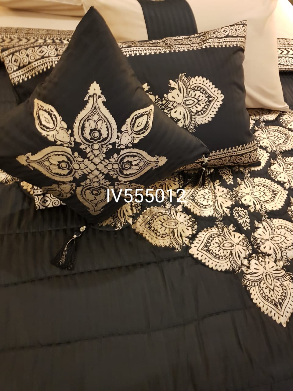 IV555012 Luxury Comforter Set