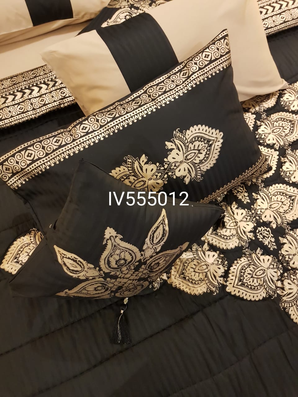 IV555012 Luxury Comforter Set