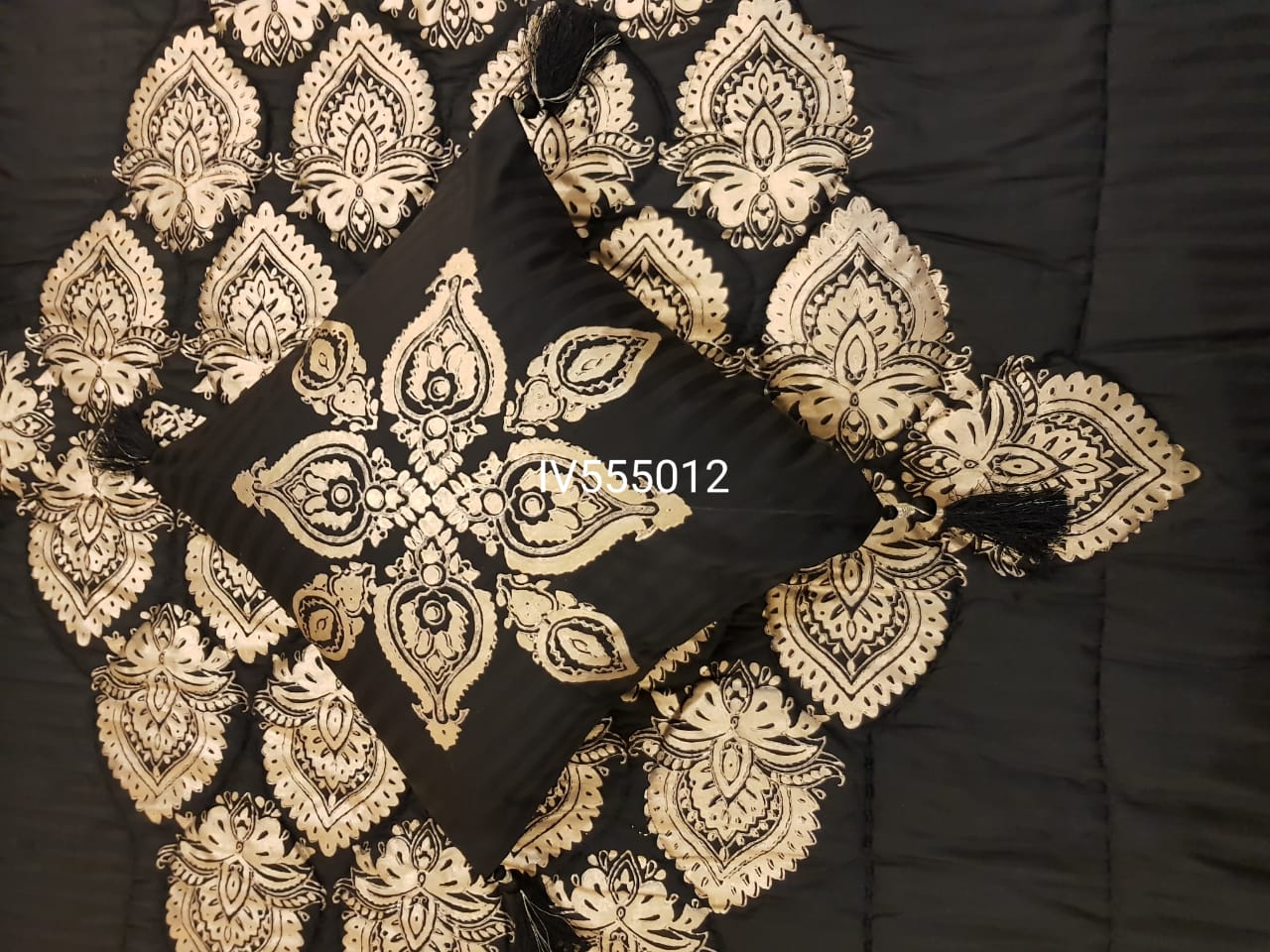 IV555012 Luxury Comforter Set