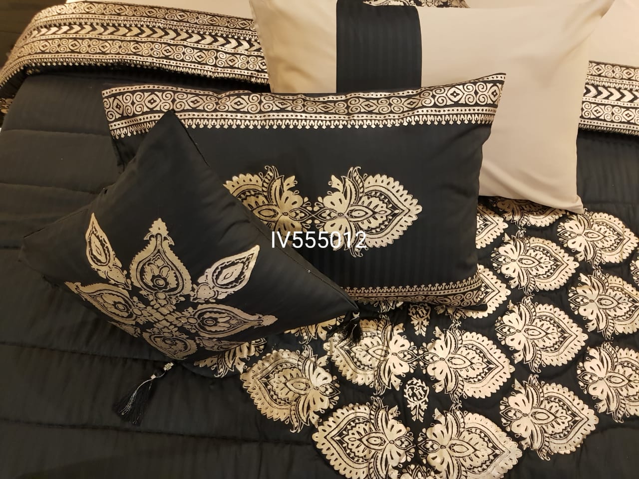 IV555012 Luxury Comforter Set