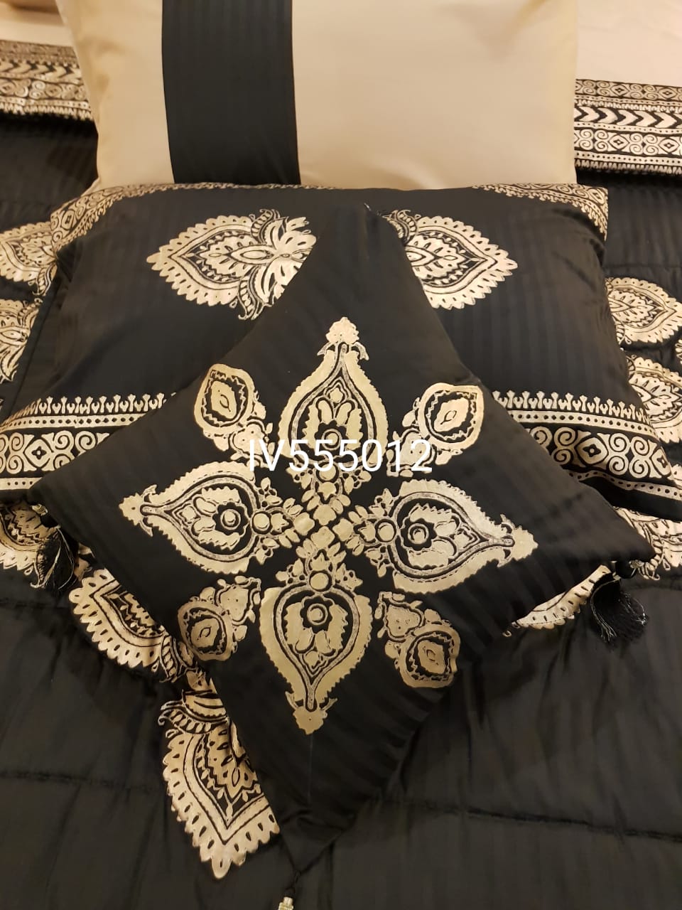 IV555012 Luxury Comforter Set