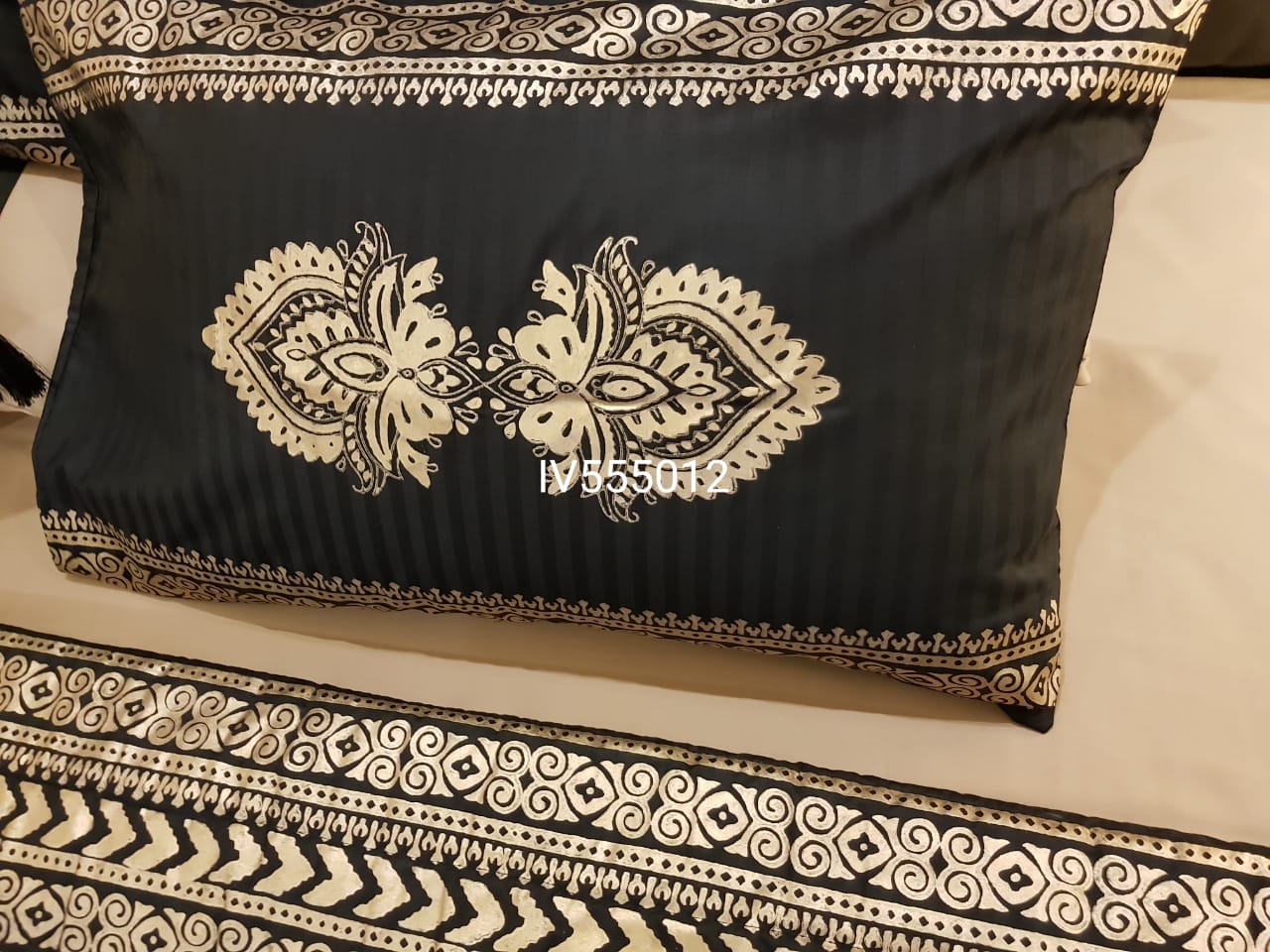 IV555012 Luxury Comforter Set