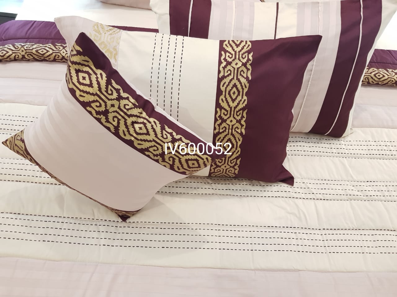 IV600052 Comforter Set