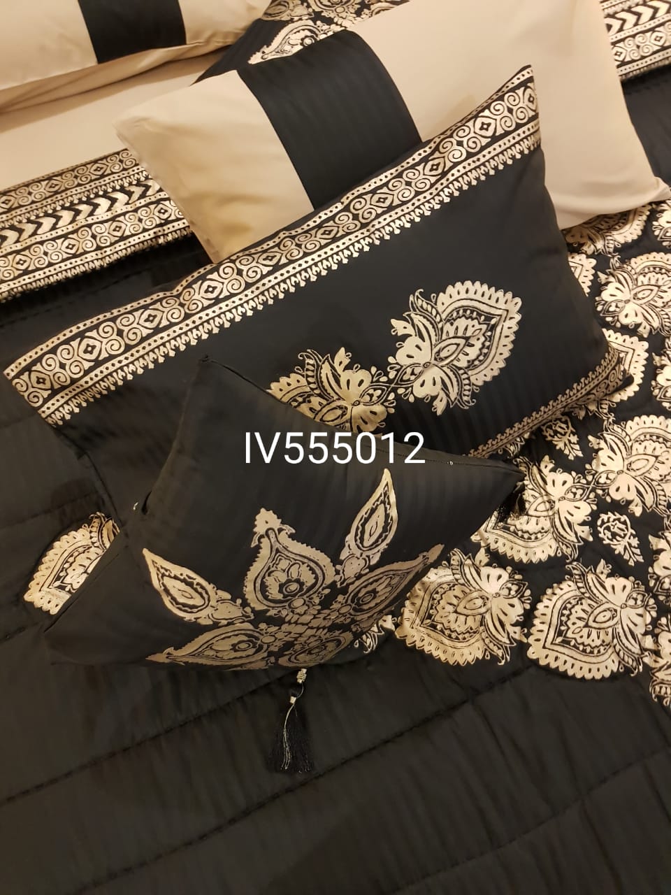 IV555012 Luxury Comforter Set