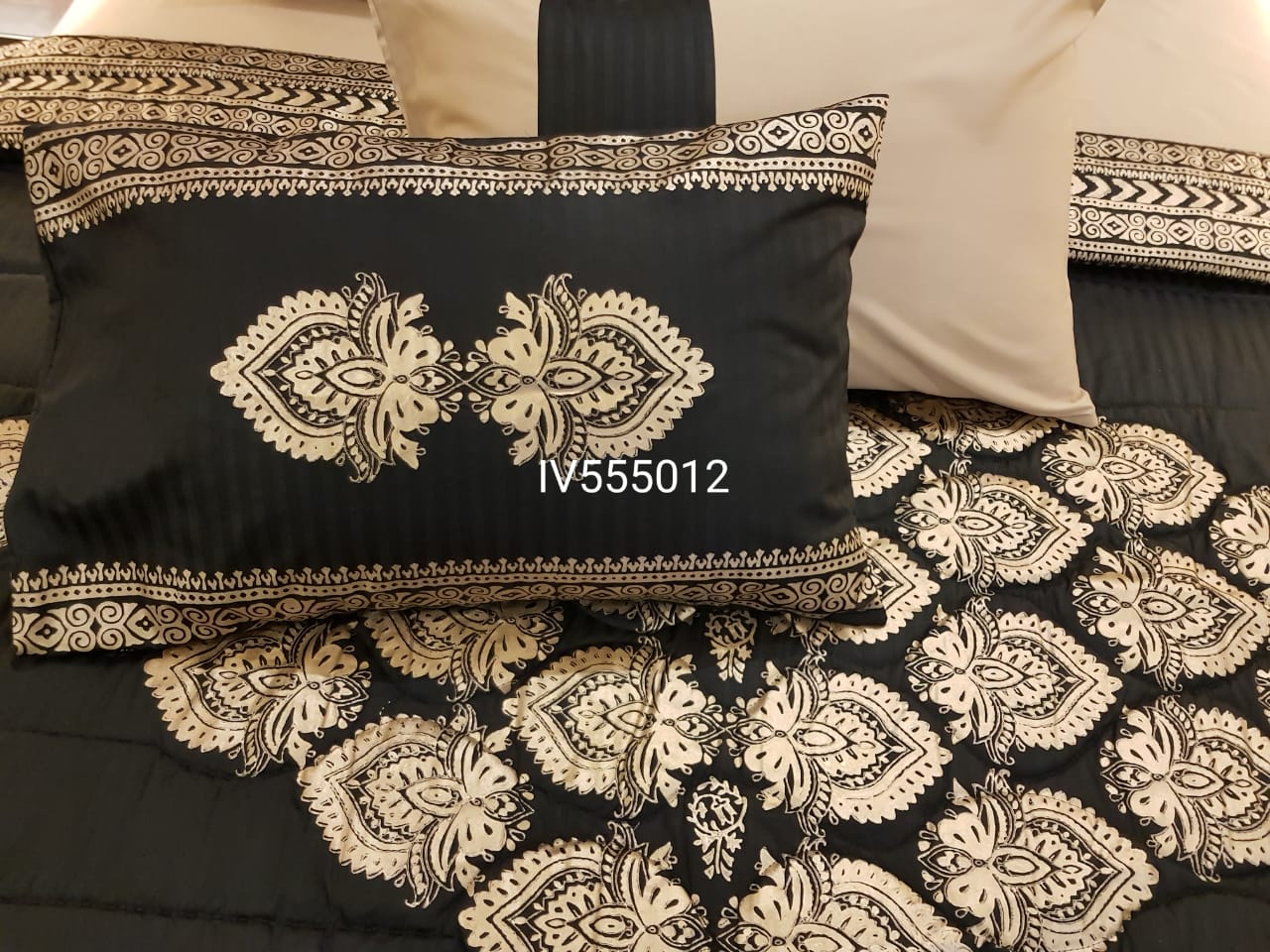 IV555012 Luxury Comforter Set