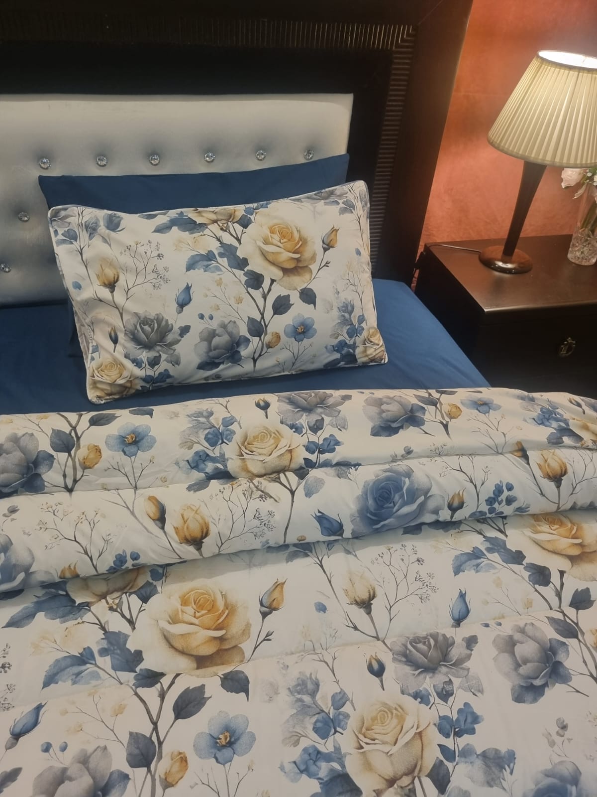 IV716 Winter Comforter Set