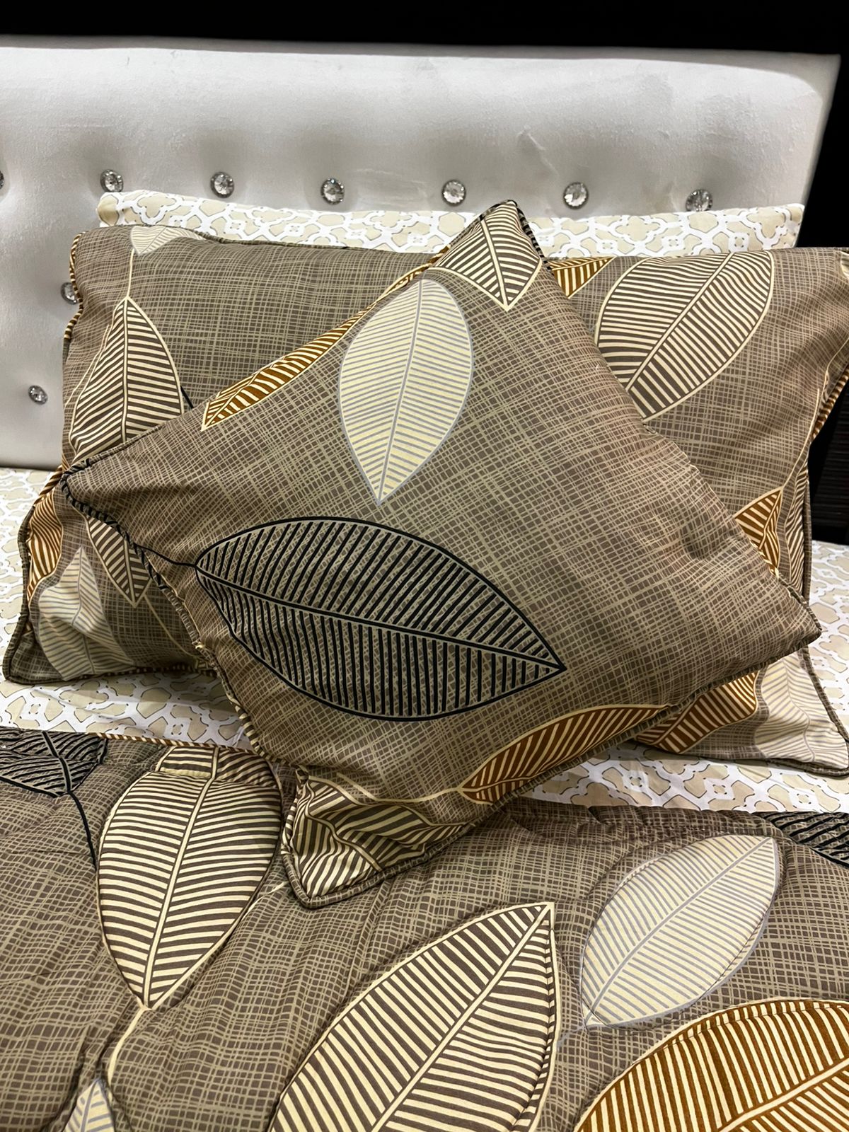 IV676 Cotton Comforter Set - Light Filling