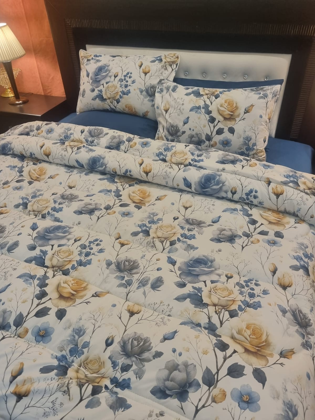 IV716 Winter Comforter Set