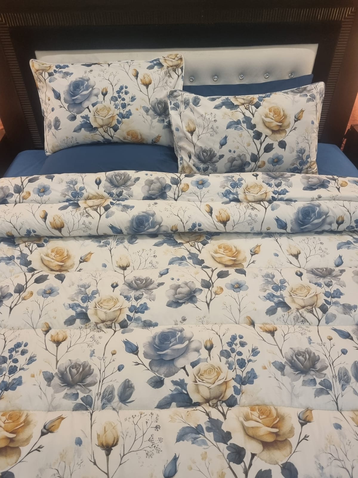 IV716 Winter Comforter Set