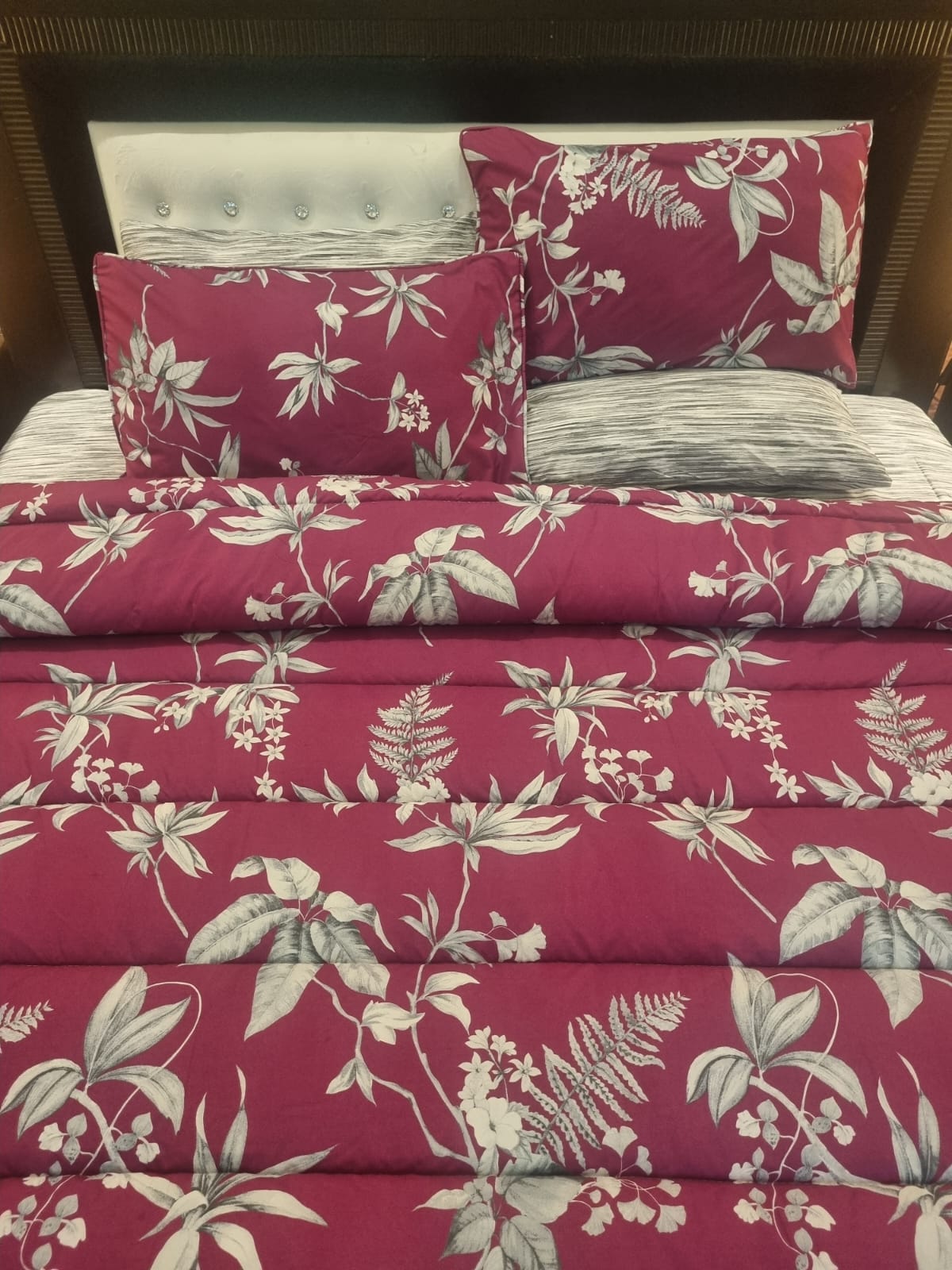 IV715 Winter Comforter Set
