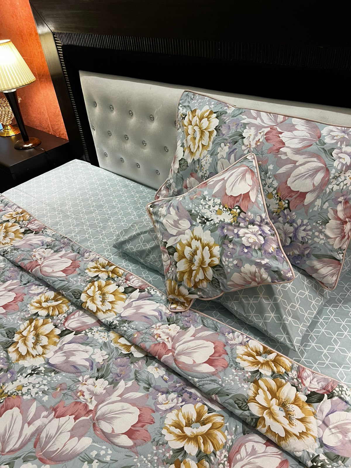 IV680 Cotton Comforter Set - Light Filling