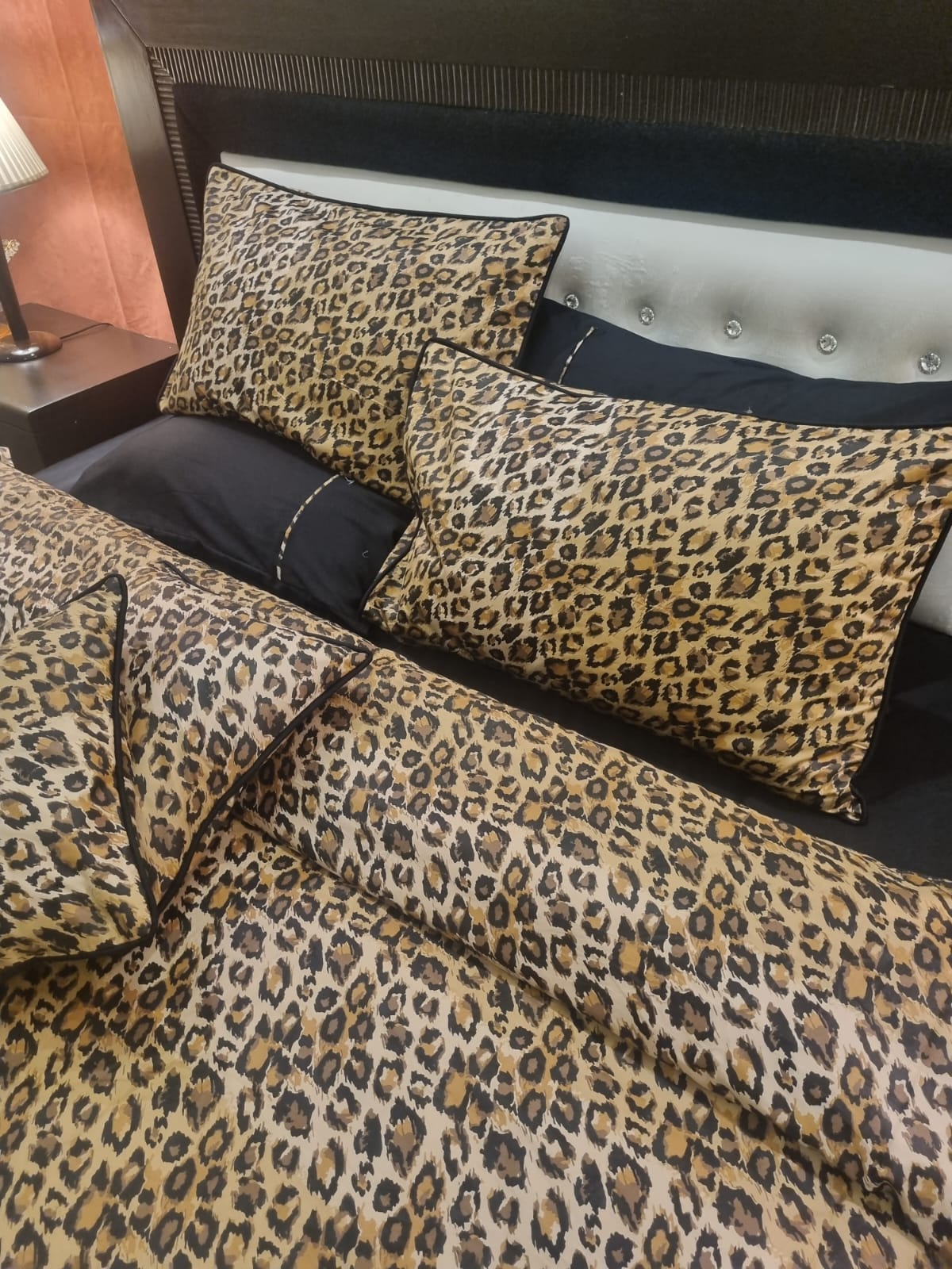 IV700 Luxury Cotton Satin Duvet Cover Set - Without Filling