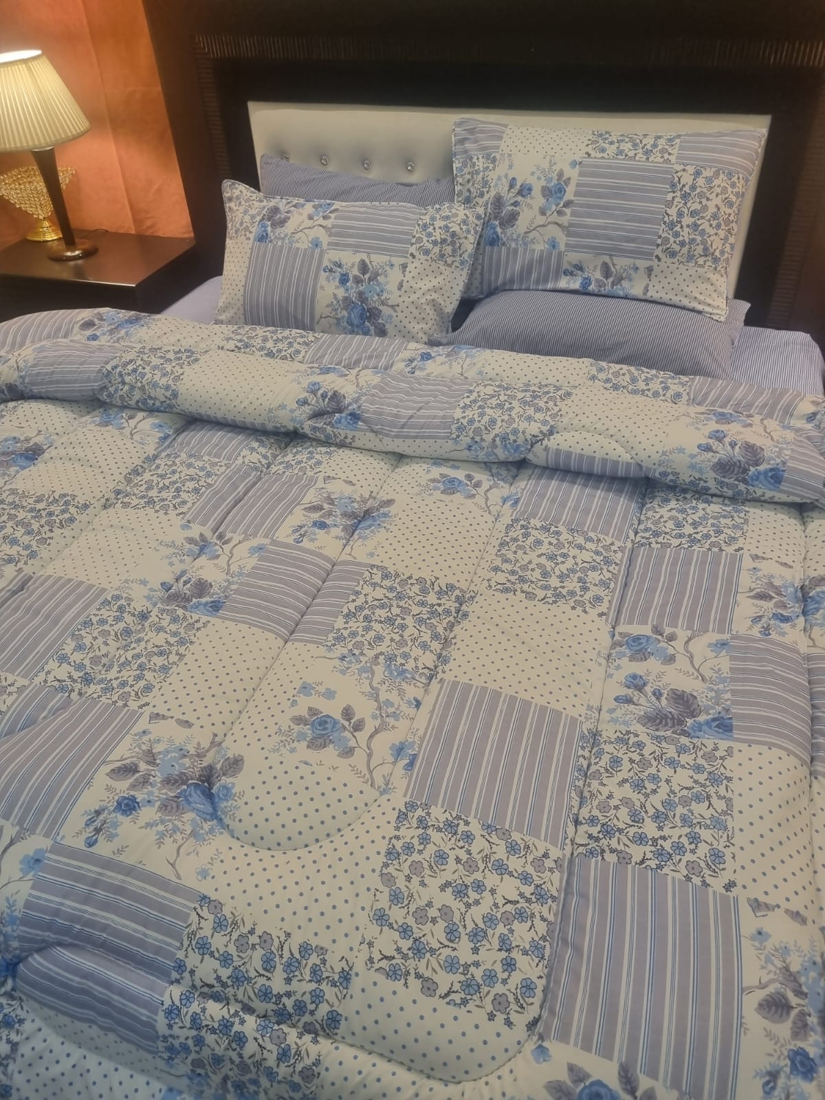 IV718 Winter Comforter Set