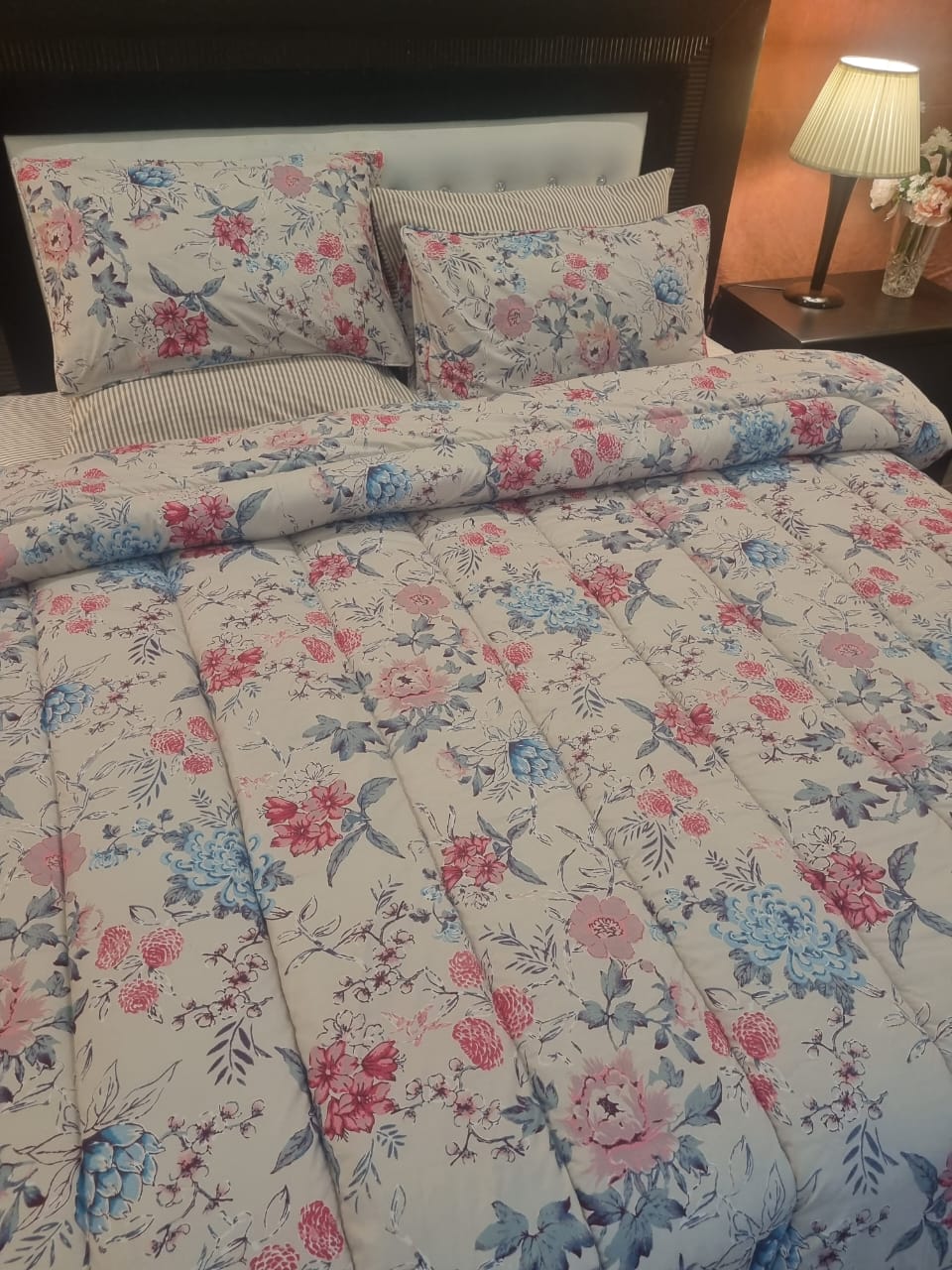 IV717 Winter Comforter Set