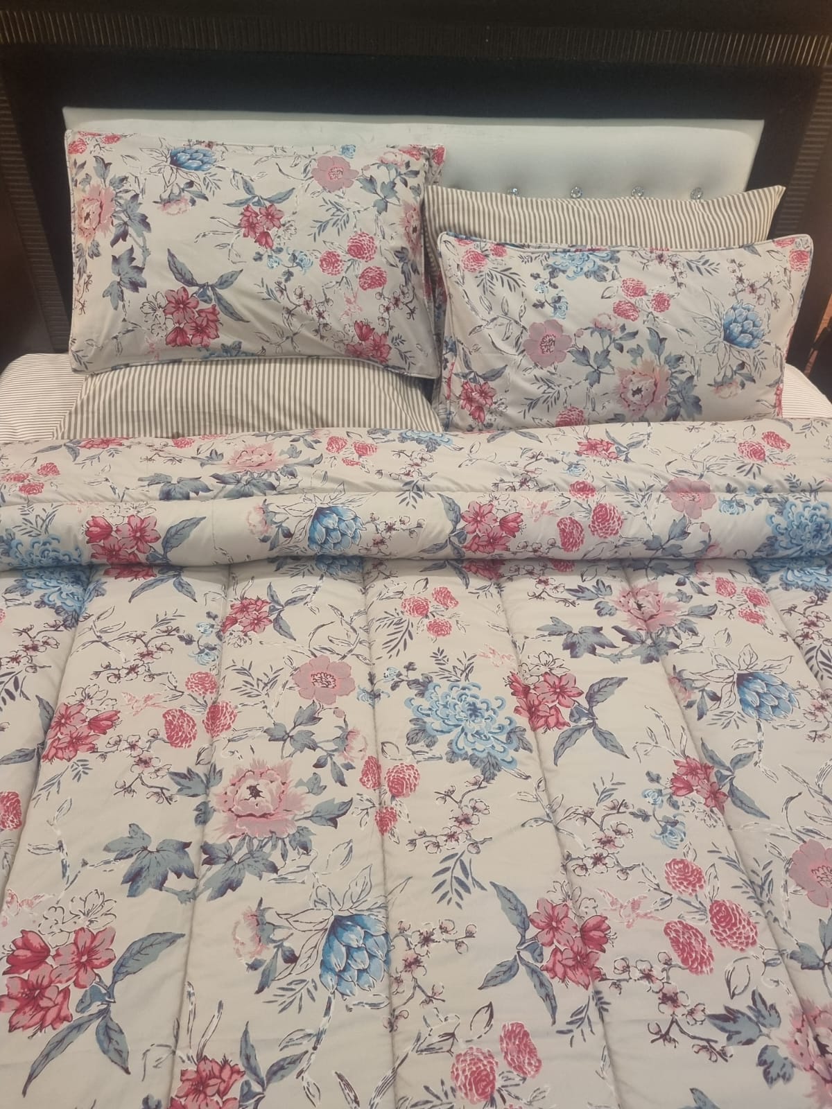 IV717 Winter Comforter Set