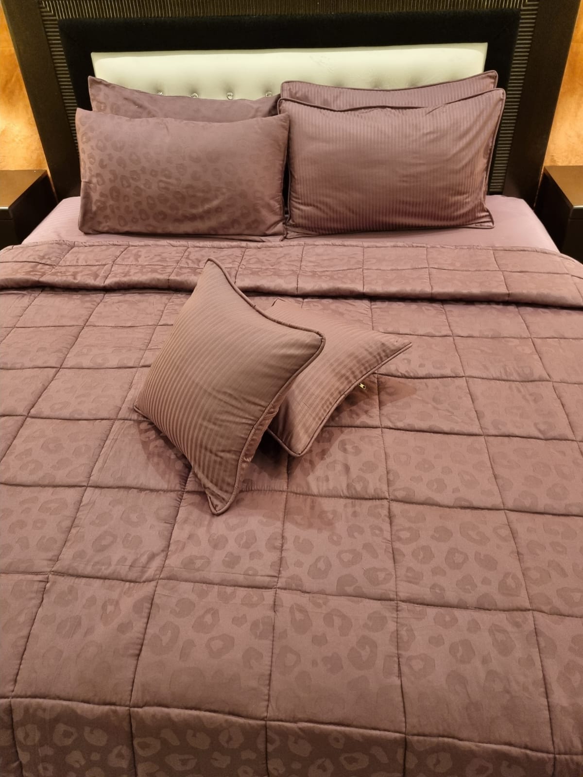 IV522 Luxury Cotton Satin Comforter Set - Light Filling