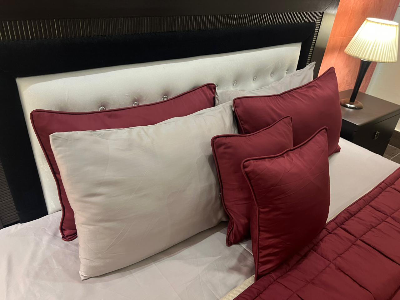 IV569 Luxury Cotton Satin Comforter Set - Light Filling