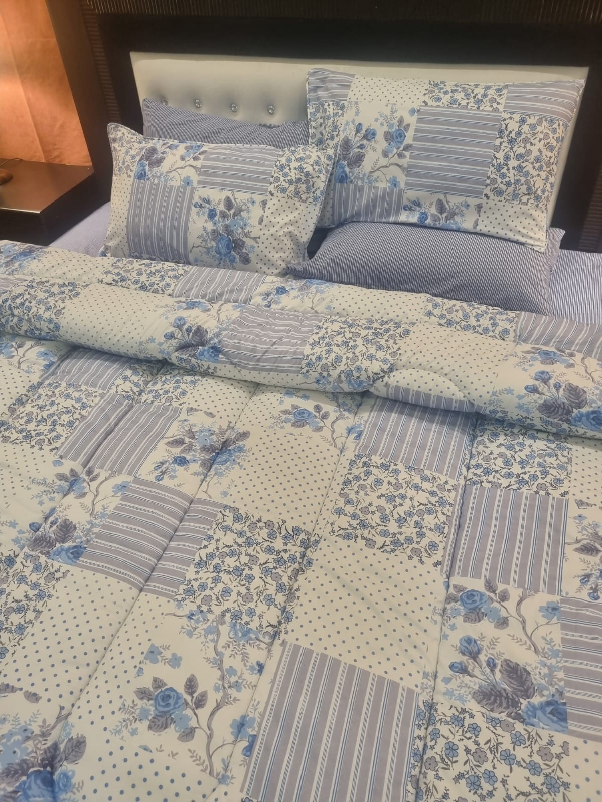 IV718 Winter Comforter Set